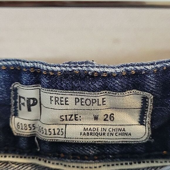 FREE PEOPLE, Denim Cutoff Shorts In Rinse Wash- Size 26 - Picture 5 of 6